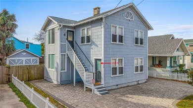 Charming duplex, steps from the World's Most Famous Beach! This - photo 1