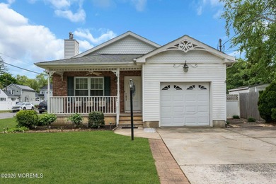BACK ON THE MARKET! Available immediately and easy to show. This - photo 1
