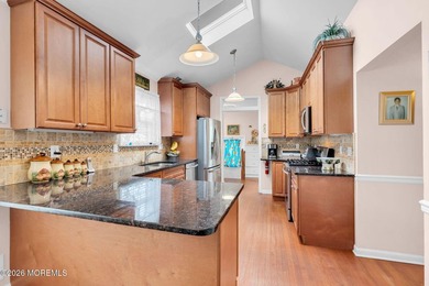 BACK ON THE MARKET! Available immediately and easy to show. This - photo 6