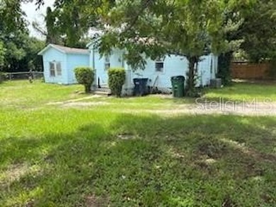 Come See this wonderful home in a very desirable location. Huge - photo 2