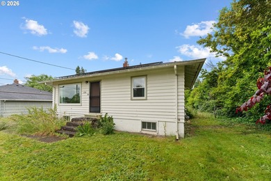 Charming home offering 2 bedrooms, 1 bathroom, and 1,536 square - photo 2