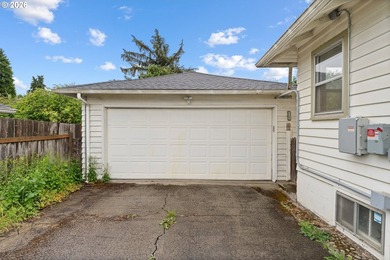 Charming home offering 2 bedrooms, 1 bathroom, and 1,536 square - photo 4