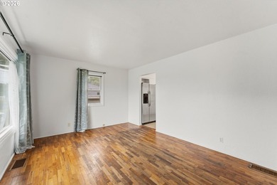 Charming home offering 2 bedrooms, 1 bathroom, and 1,536 square - photo 5