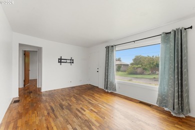 Charming home offering 2 bedrooms, 1 bathroom, and 1,536 square - photo 7