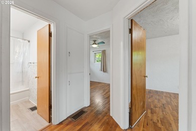 Charming home offering 2 bedrooms, 1 bathroom, and 1,536 square - photo 9