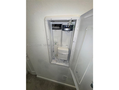 Modern and move-in ready townhouse located in a desirable - photo 44