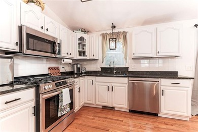 Are you looking for a new home with nothing to do but move in? - photo 5