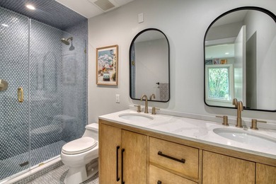 Step into effortless elegance with this contemporary 3-bed - photo 11