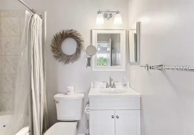 Beautifully updated, fully furnished 2-bedroom, 2-bath end-unit - photo 12