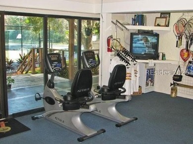 Beautifully updated, fully furnished 2-bedroom, 2-bath end-unit - photo 30