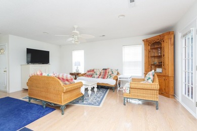 Very nice 4 Bedroom/4 Bath raised beach home only three blocks - photo 4