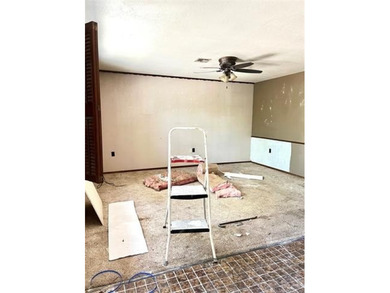 With some TLC this home could have it all! Located in Arrowhead - photo 4