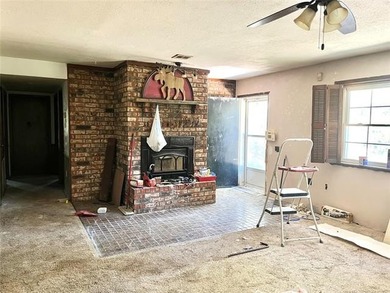 With some TLC this home could have it all! Located in Arrowhead - photo 5