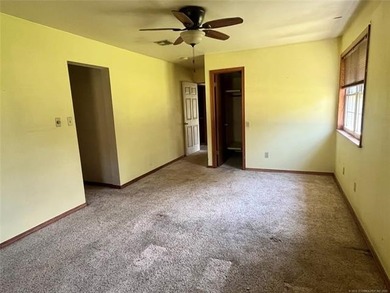 With some TLC this home could have it all! Located in Arrowhead - photo 10