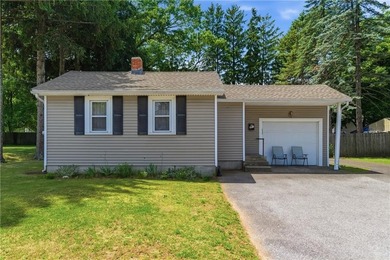 This nice 900-square-foot home offers comfortable living in a - photo 1
