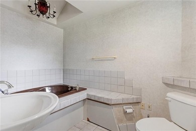 This nice 900-square-foot home offers comfortable living in a - photo 9