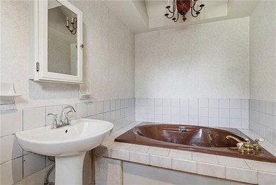 This nice 900-square-foot home offers comfortable living in a - photo 10