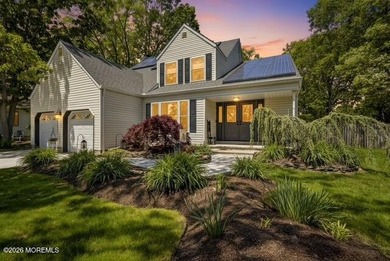 Beautifully updated 4 Bedroom/ 2.5 Bath Classic Center Hall - photo 3
