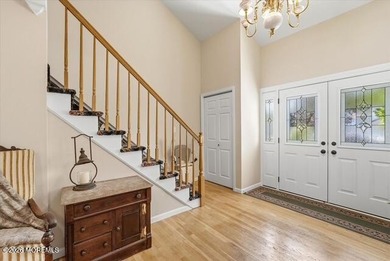 Beautifully updated 4 Bedroom/ 2.5 Bath Classic Center Hall - photo 5