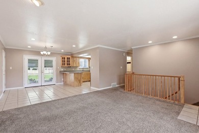 Welcome to picturesque Highland, Utah! This stunning rambler - photo 13