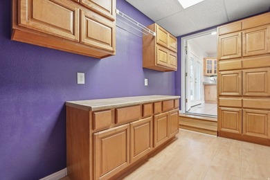Welcome to picturesque Highland, Utah! This stunning rambler - photo 15