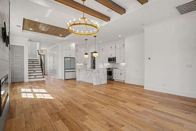 Beautifully upgraded custom home just a short walk, golf cart - photo 6