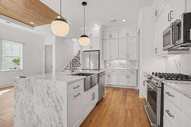 Beautifully upgraded custom home just a short walk, golf cart - photo 9