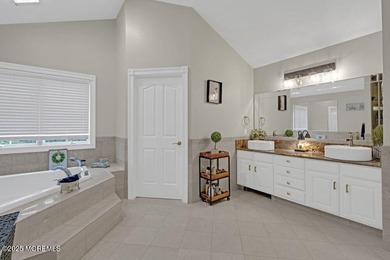 Welcome home! Freshly painted walls and crisp trim throughout - photo 38