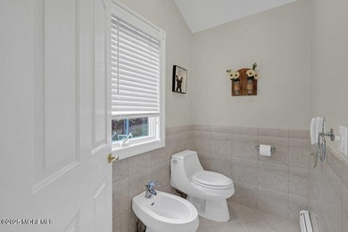 Welcome home! Freshly painted walls and crisp trim throughout - photo 40