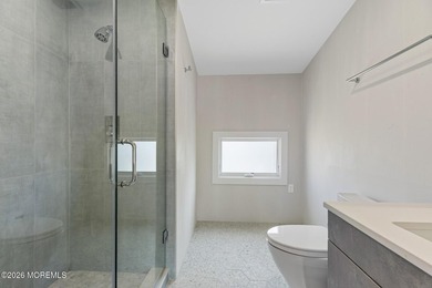An elegant 8 bedroom, 5 bathroom coastal residence with a - photo 4