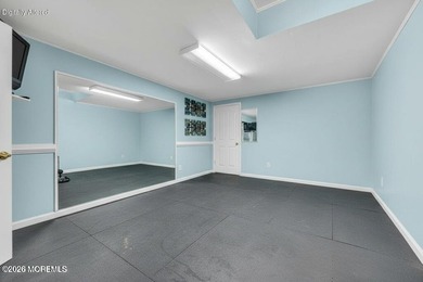 Welcome home! Freshly painted walls and crisp trim throughout - photo 57