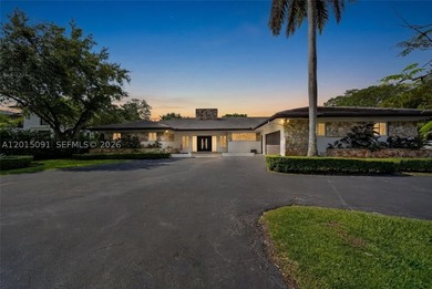 Welcome to Casa La Roca, located in the heart of Pinecrest. This - photo 1