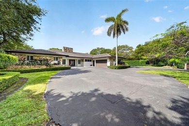 Welcome to Casa La Roca, located in the heart of Pinecrest. This - photo 3