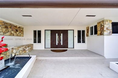 Welcome to Casa La Roca, located in the heart of Pinecrest. This - photo 4