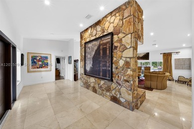 Welcome to Casa La Roca, located in the heart of Pinecrest. This - photo 8