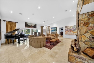 Welcome to Casa La Roca, located in the heart of Pinecrest. This - photo 9