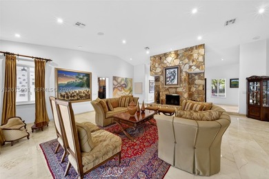 Welcome to Casa La Roca, located in the heart of Pinecrest. This - photo 10