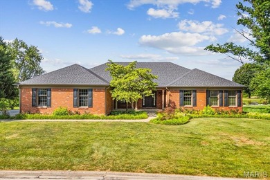 Luxury Golf Course Living Awaits! Sprawling ranch home sits near - photo 2