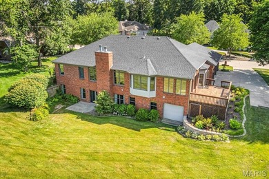 Luxury Golf Course Living Awaits! Sprawling ranch home sits near - photo 3