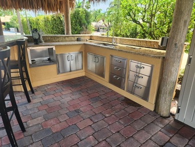 Well appointed back in lot with Tiki on the natural pond. Soak - photo 5