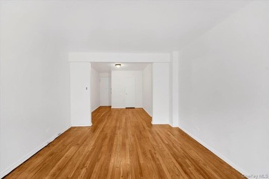 Woodlawn Heights! Welcome to this oversized co-op. A commuters