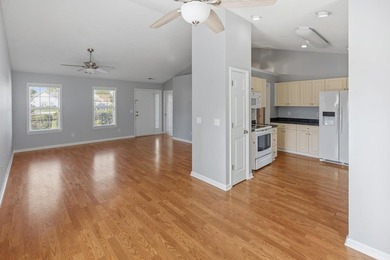 Sweet home with 3 bedrooms, 2 baths and a 2 car garage situated - photo 8