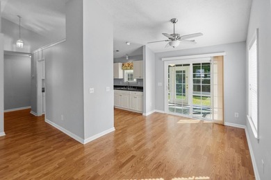 Sweet home with 3 bedrooms, 2 baths and a 2 car garage situated - photo 10