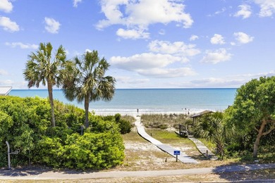 Five-bedroom, three-and-a-half-bathroom oceanfront estate with - photo 5