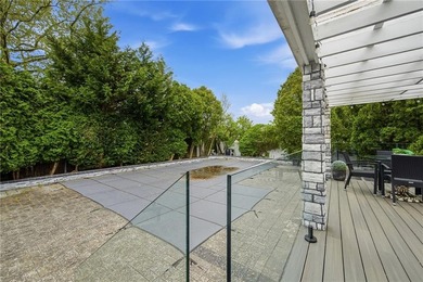 Welcome to this totally renovated, all-brick Elegant 4-bedroom - photo 38