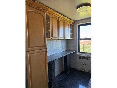 Welcome to this bright and spacious 2-bedroom, 1-bathroom co-op - photo 6