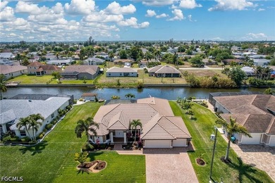 Room for everyone in this stunning, updated waterfront pool home - photo 1