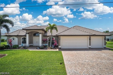 Room for everyone in this stunning, updated waterfront pool home - photo 3