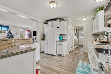 Welcome to this beautifully maintained 3-bedroom, 2-bathroom - photo 8