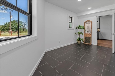 PASTURES, PONDS & PRIVACY: Located between Dallas, Houston &